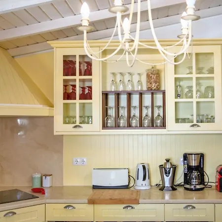 Luxurious Beachfront De La With Private Acces 빌라