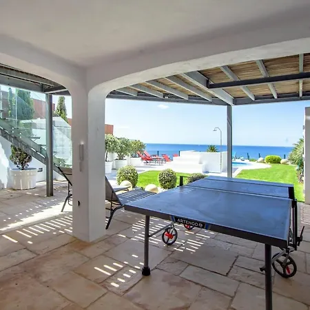 Luxurious Beachfront De La With Private Acces 빌라