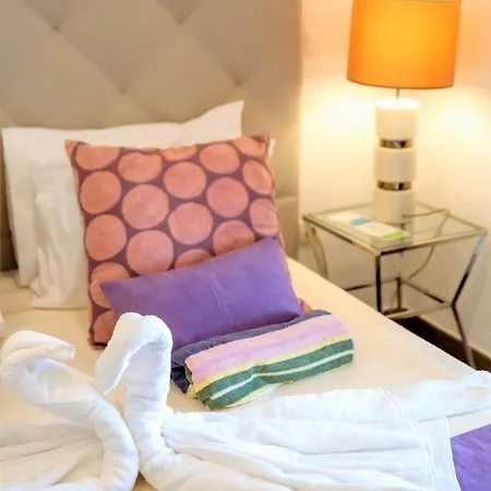 빌라 Luxurious Beachfront De La With Private Acces