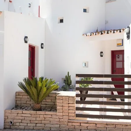 Luxurious Beachfront De La With Private Acces Villa