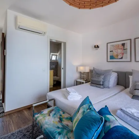 Luxurious Beachfront De La With Private Acces