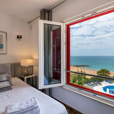 Luxurious Beachfront De La With Private Acces Villa