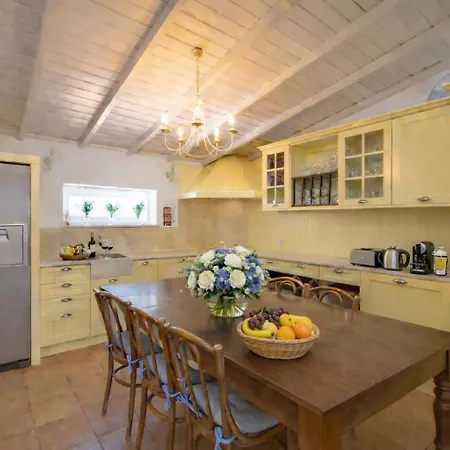Beachfront - Private Access - Walk Everywhere Without Car - Pool & Jacuzzi Villa Albufeira