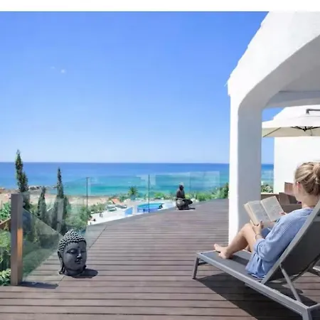 Beachfront - Private Access - Walk Everywhere Without Car - Pool & Jacuzzi
