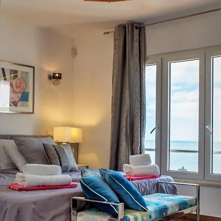 Villa Beachfront - Private Access - Walk Everywhere Without Car - Pool & Jacuzzi *
