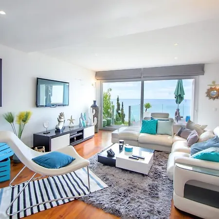 Villa Beachfront - Private Access - Walk Everywhere Without Car - Pool & Jacuzzi Albufeira