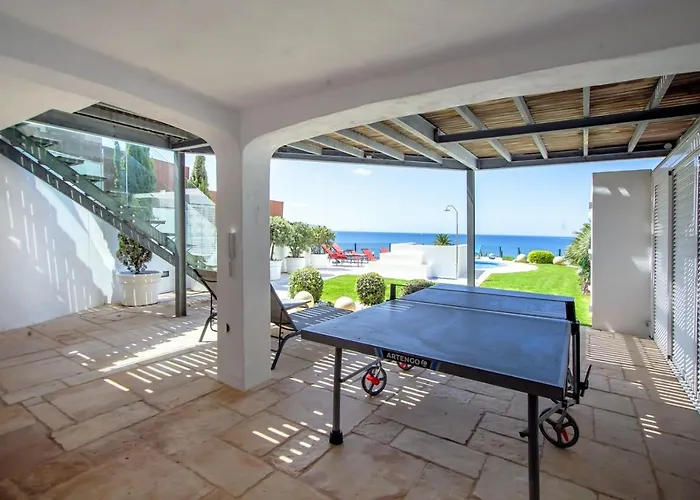 Oceanfront Luxury Villa With Private Beach Access Pool & Jacuzzi Walk To Town Sleeps 10 别墅