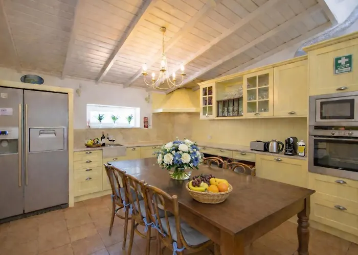 Oceanfront Luxury Villa With Private Beach Access Pool & Jacuzzi Walk To Town Sleeps 10 别墅 阿尔布费拉