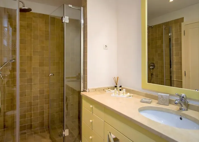 Oceanfront Luxury Villa With Private Beach Access Pool & Jacuzzi Walk To Town Sleeps 10 别墅 *