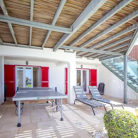 Luxurious Beachfront De La With Private Acces 别墅