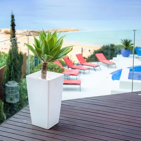 Luxurious Beachfront De La With Private Acces 别墅