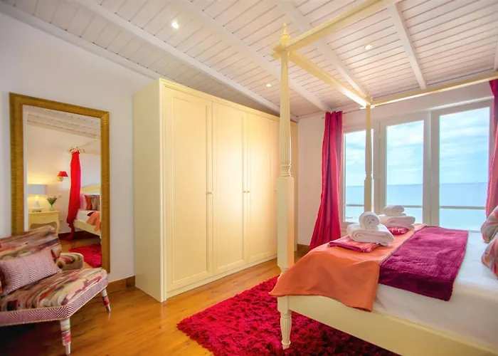 Villa Exclusive Beachfront Villa In Albufeira - Private Beach Access - Heatable Pool & Jacuzzi - Sleeps 10