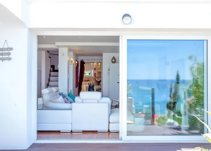 Villa Exclusive Beachfront Villa In Albufeira - Private Beach Access - Heatable Pool & Jacuzzi - Sleeps 10