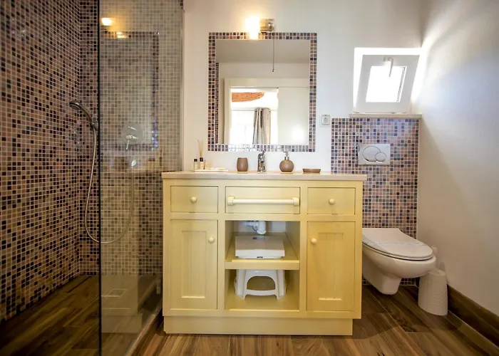 Villa Exclusive Beachfront Villa In Albufeira - Private Beach Access - Heatable Pool & Jacuzzi - Sleeps 10 Albufeira